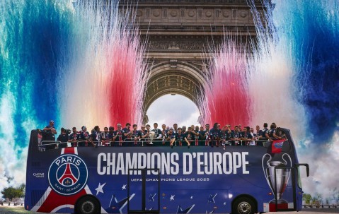 PANDA- 赛地聚焦：亚冠赛前热度飙升，巴黎圣日耳曼主帅复盘，质疑声仍在，控场能力受关注